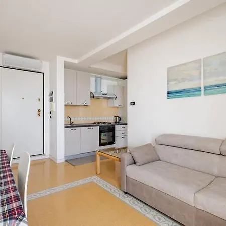 Casa Robutti A Apartment Alassio